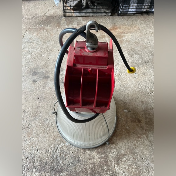 INDUSTRIAL LIGHT FIXTURE - Picture 7 of 10